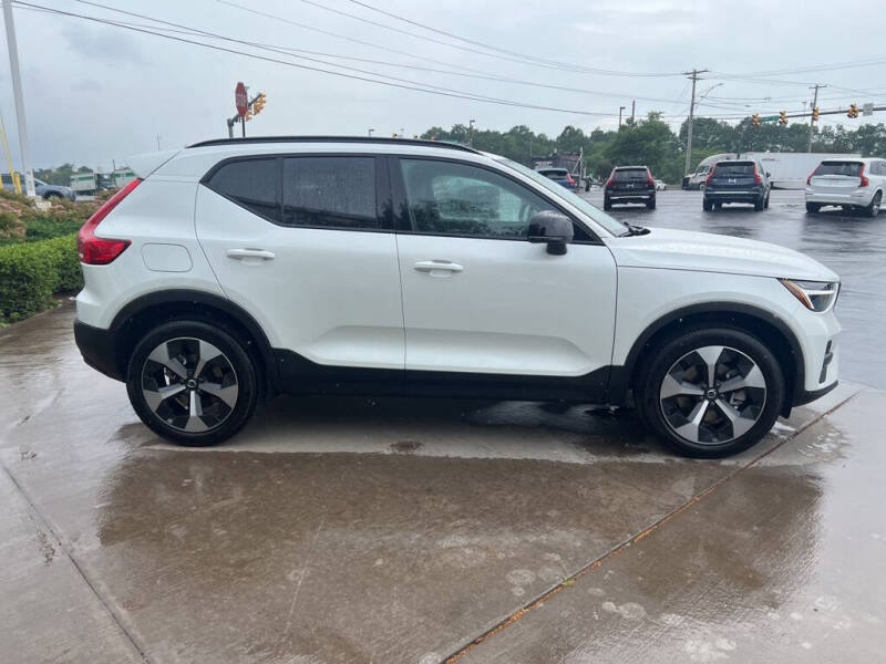 2026 Volvo XC40 B5 Core