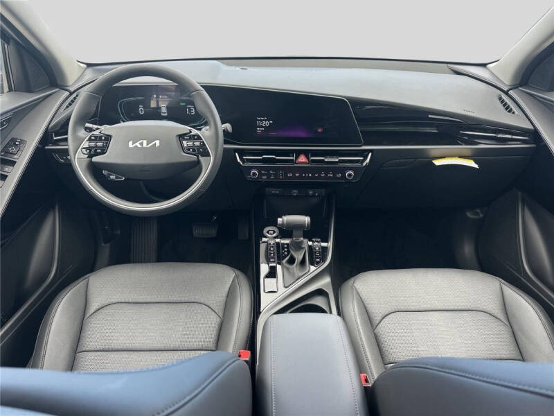 2025 Kia Niro SX