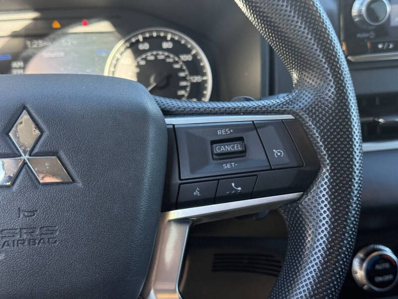 2022 Mitsubishi Outlander ES