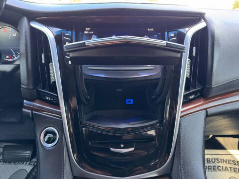 2018 Cadillac Escalade ESV Luxury