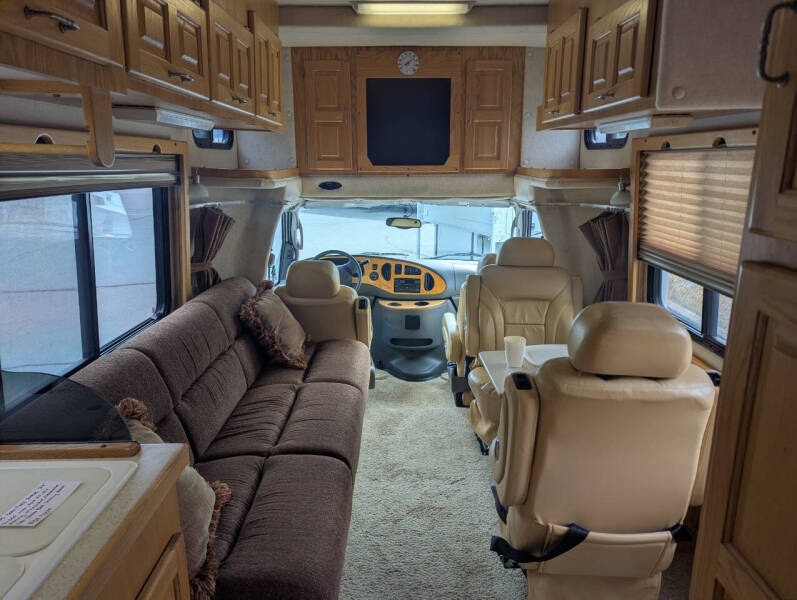 2005 Born Free 26RSB / 26ft