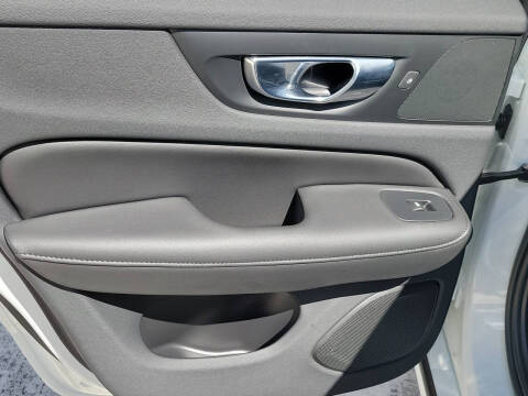 2024 Volvo S60 Recharge T8 Plus Dark Theme