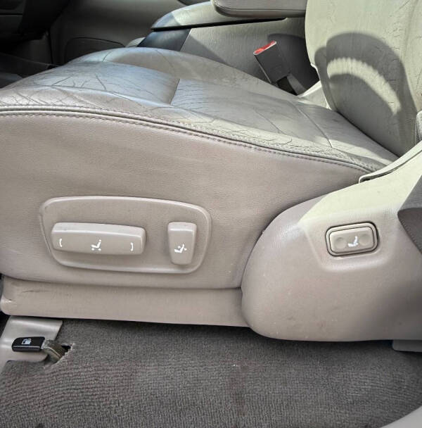 2004 Toyota Sequoia SR5