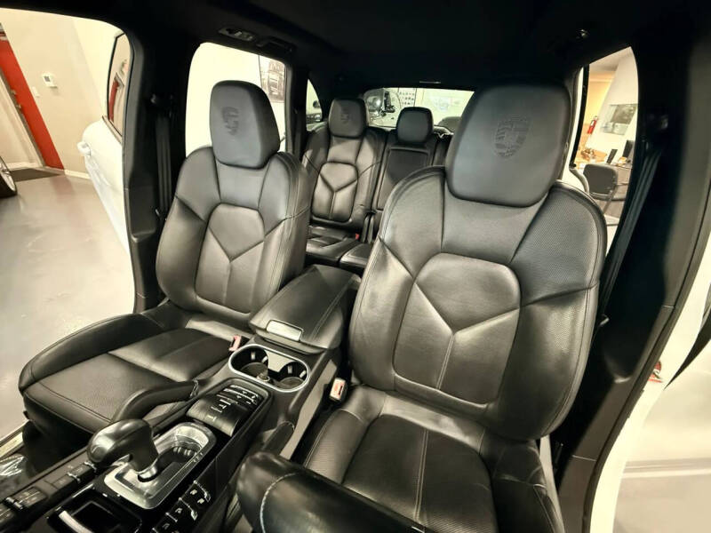 2017 Porsche Cayenne S E-Hybrid Platinum Edition