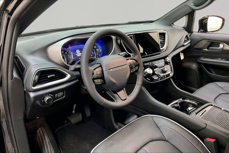2027 Chrysler Pacifica Limited