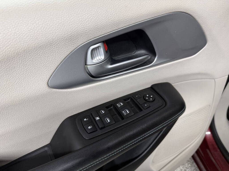 2018 Chrysler Pacifica Hybrid Touring Plus