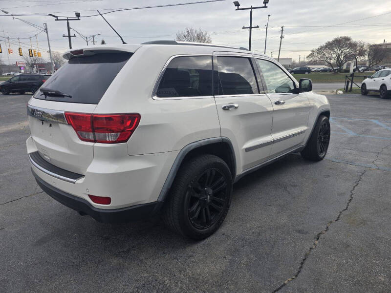 2011 Jeep Grand Cherokee Limited photo 7