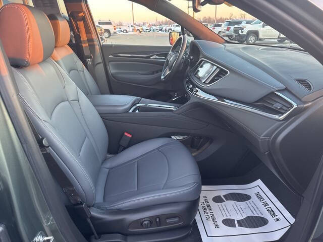 2024 Buick Enclave Essence