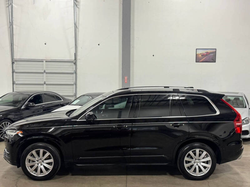 2016 Volvo XC90 T6 Momentum