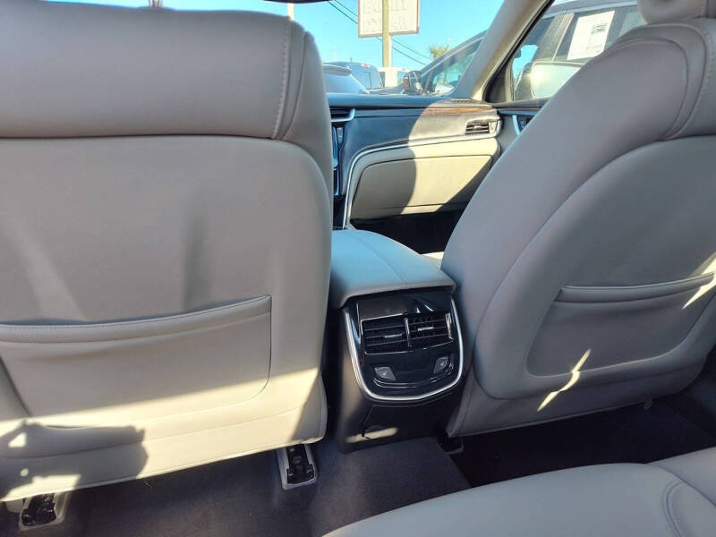 2013 Cadillac XTS Luxury Collection