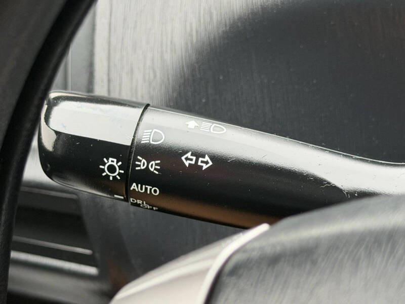 2017 Toyota Prius v Five