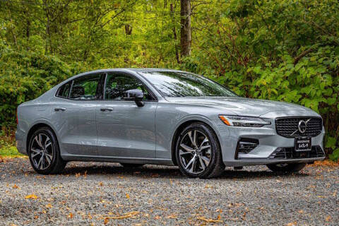 2024 Volvo S60 B5 Plus Dark Theme