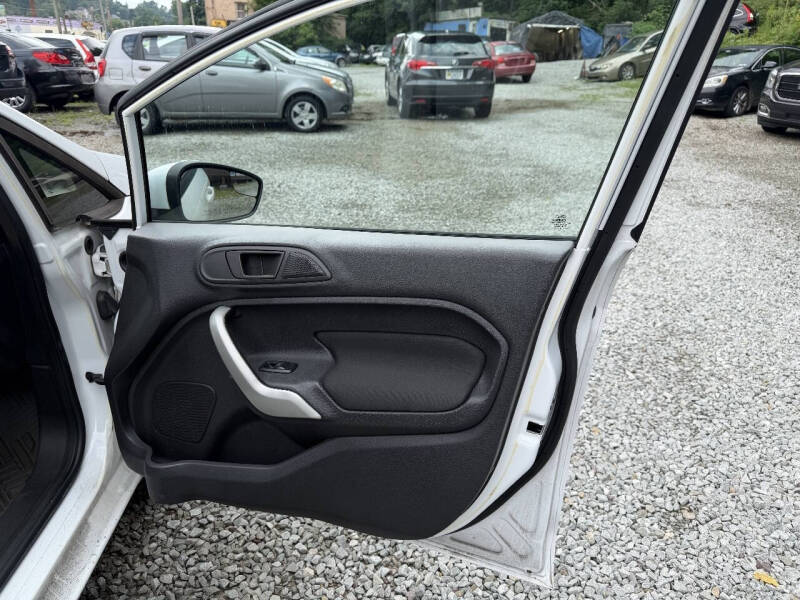 2012 Ford Fiesta SE