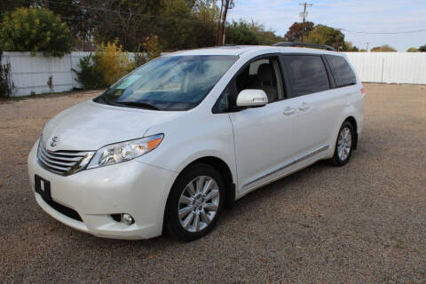 2013 Toyota Sienna for sale at IMD Motors Inc in Garland TX