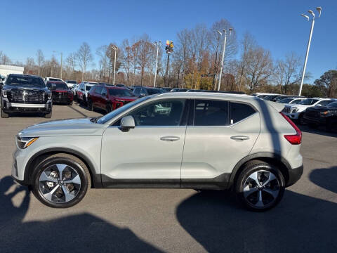 2025 Volvo XC40 B5 Core Bright Theme