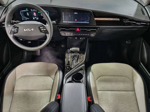 2023 Kia Niro SX