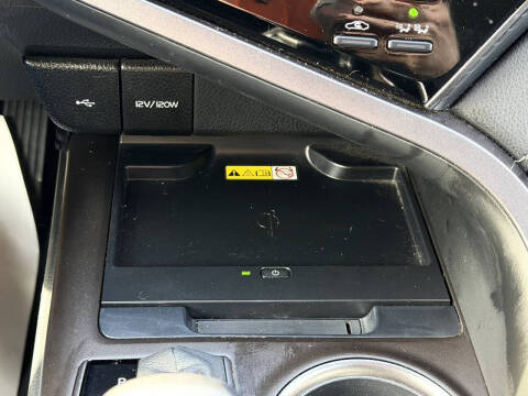 2023 Toyota Camry Hybrid SE