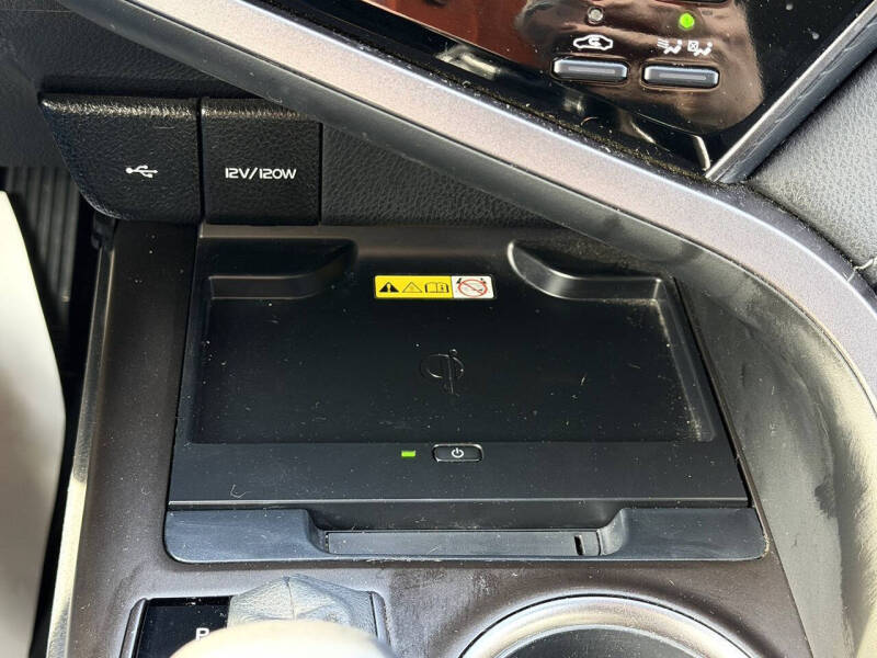 2023 Toyota Camry Hybrid SE