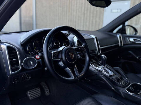 2017 Porsche Cayenne S E-Hybrid Platinum Edition