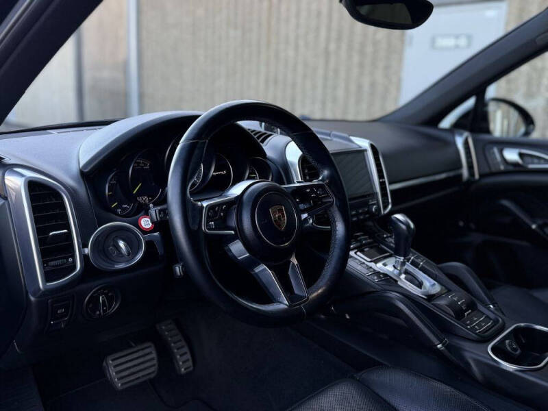 2017 Porsche Cayenne S E-Hybrid Platinum Edition