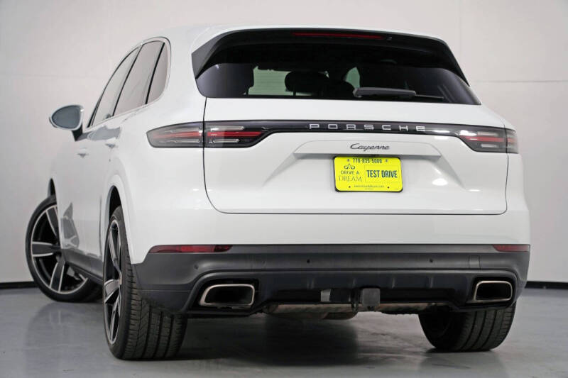 2023 Porsche Cayenne Platinum Edition
