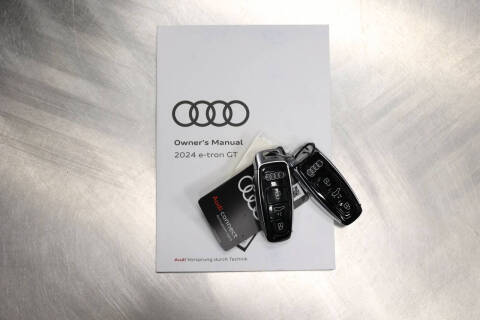 2024 Audi e-tron GT quattro Premium Plus