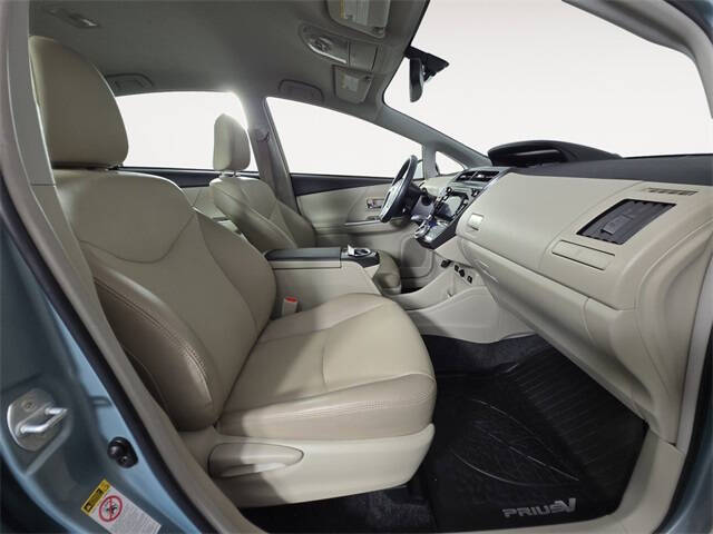 2017 Toyota Prius v Four