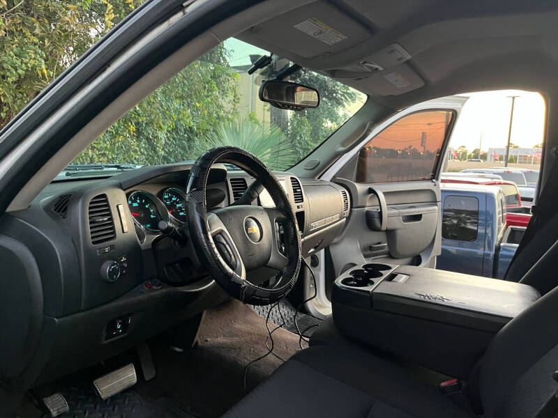 2013 Chevrolet Silverado 3500HD LT photo 6