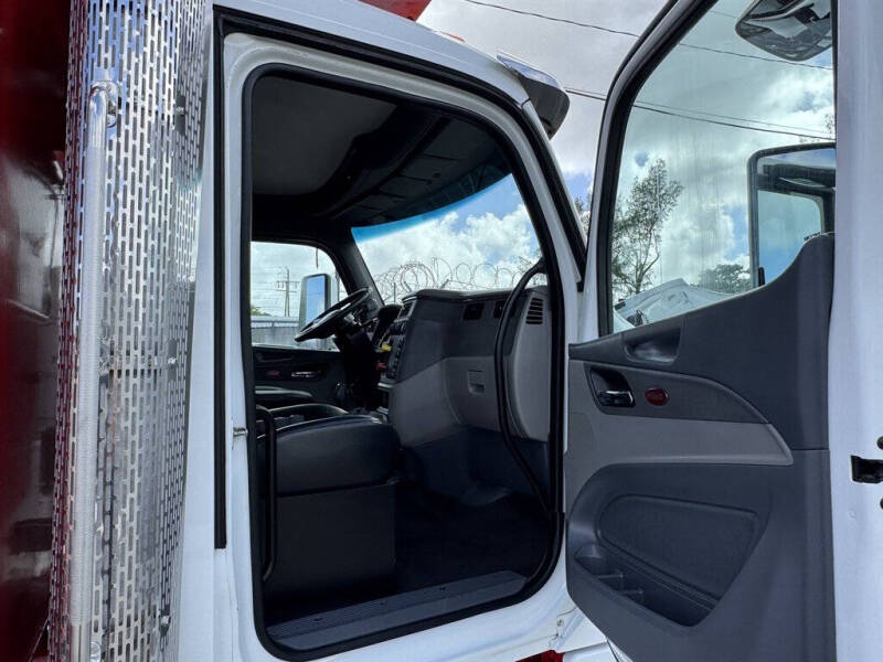 2017 Peterbilt 567