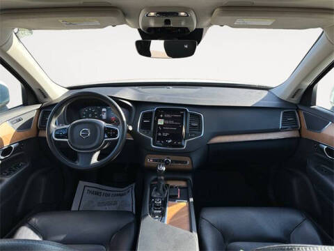 2021 Volvo XC90 T6 Momentum 7-Passenger