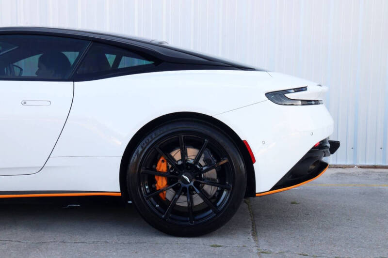 2022 Aston Martin DB11 V8