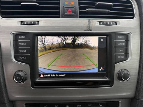 2016 Volkswagen Golf TSI SE