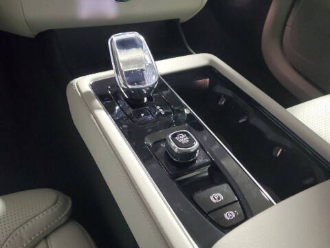 2025 Volvo XC90 B6 Ultra Bright Theme 6P