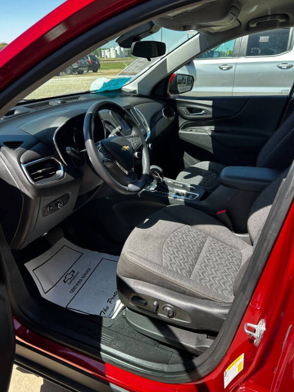 Used 2022 Chevrolet Equinox LT with VIN 3GNAXUEV1NL143343 for sale in Tyndall, SD