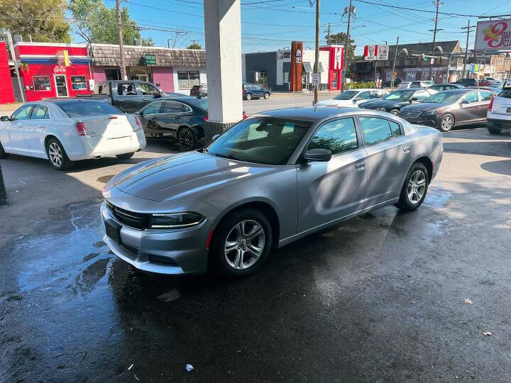 Image 3 of 2016 Dodge Charger SE