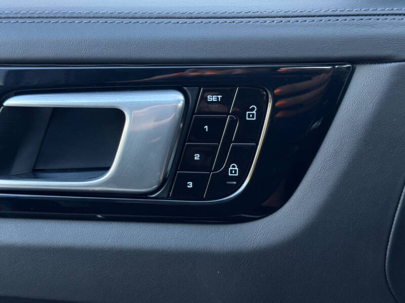 2021 Porsche Cayenne Turbo S E-Hybrid Coupe