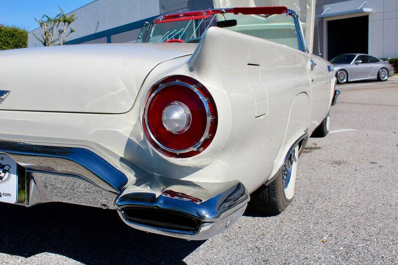 1957 Ford Thunderbird