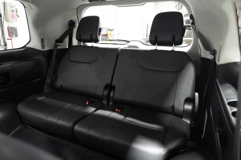 2021 Lexus LX 570 Three-Row