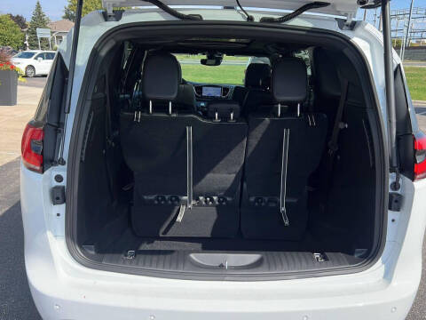 2026 Chrysler Pacifica Select