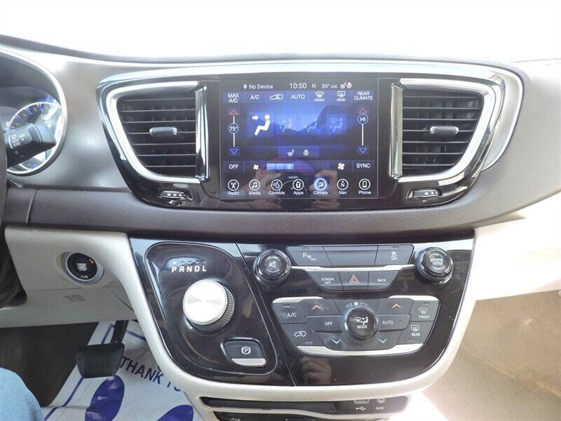2017 Chrysler Pacifica Touring-L Plus