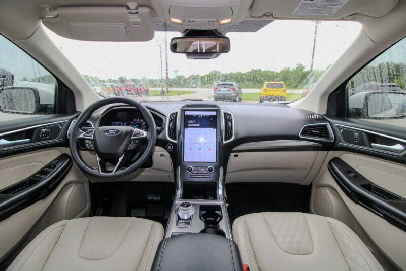 2023 Ford Edge Titanium