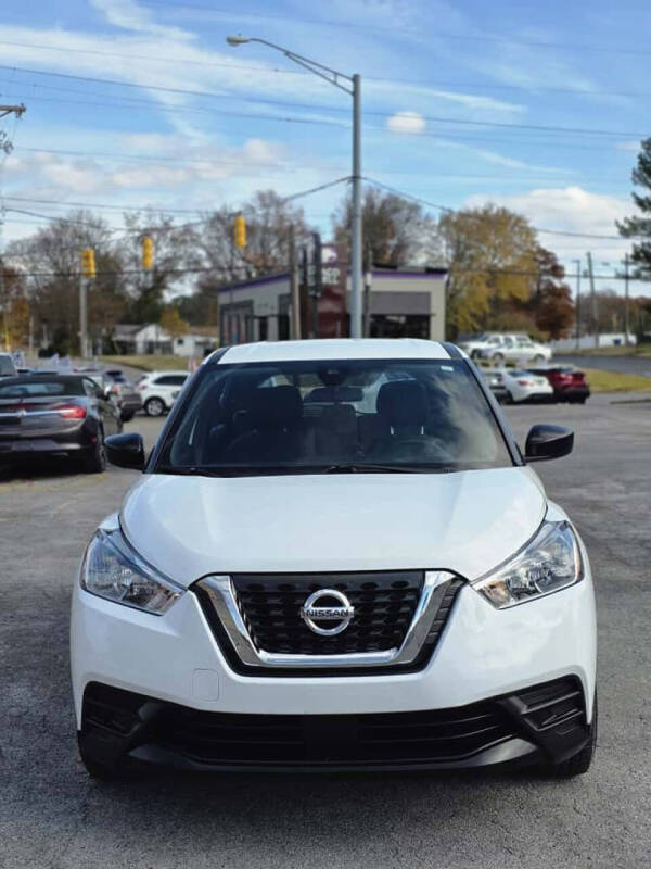 2020 Nissan Kicks S's photo