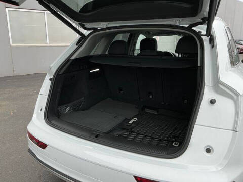 2022 Audi Q5 quattro Premium 40 TFSI