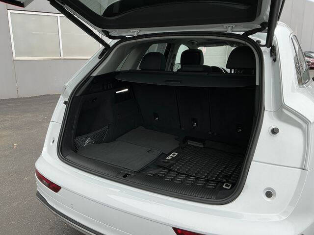 2022 Audi Q5 quattro Premium 40 TFSI