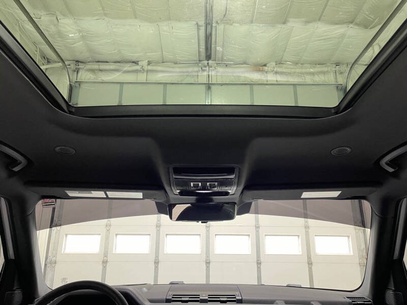 2022 Land Rover Defender 110 V8