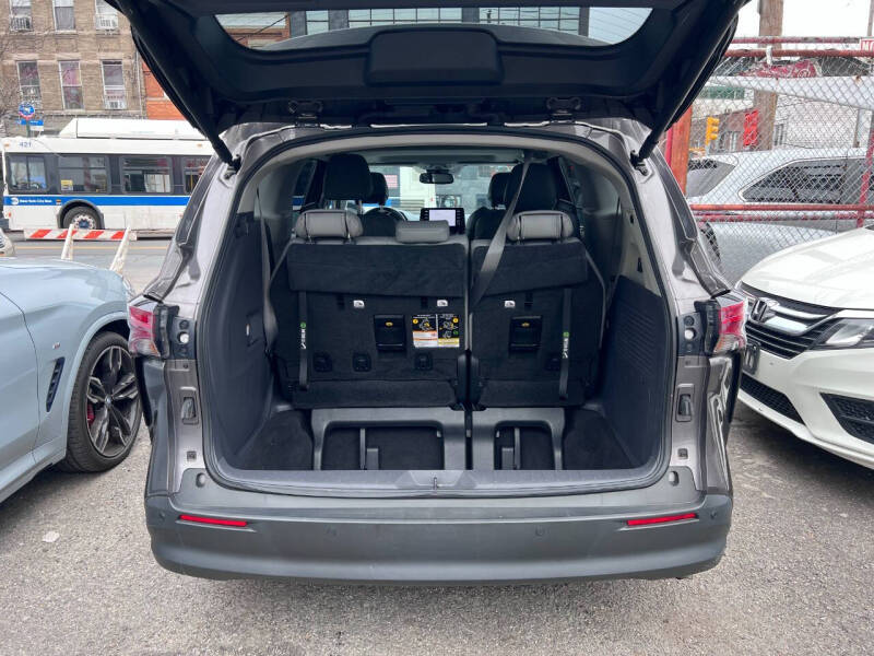 2022 Toyota Sienna XLE 7-Passenger