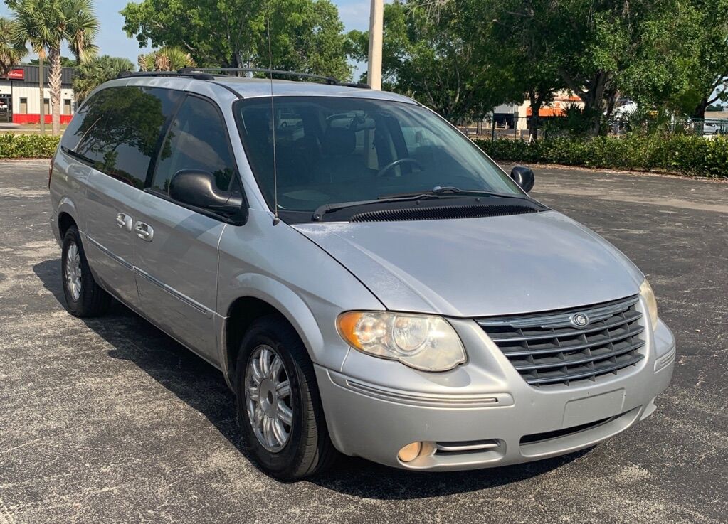 2005 Chrysler Town and Country For Sale In Auburn, GA