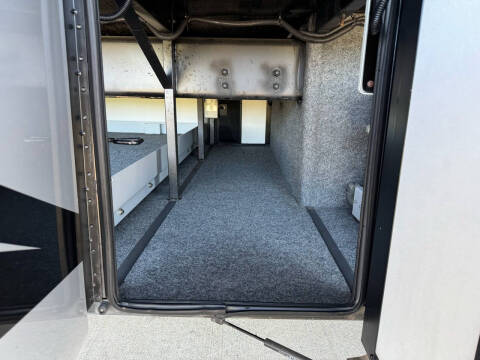 2012 Newmar Dutchstar 4354 ,  450hp, King Bed