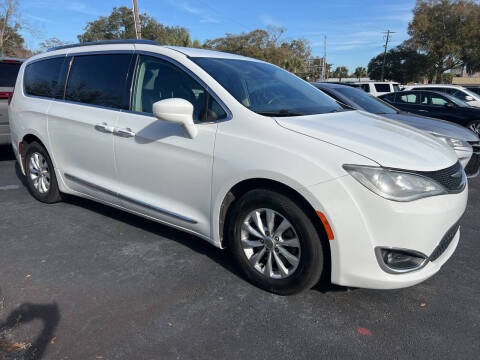 2018 Chrysler Pacifica for sale at D & R Auto Brokers in Ridgeland SC