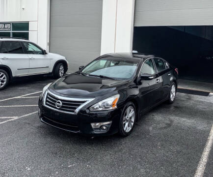 2013 Nissan Altima for sale at Super Bee Auto in Chantilly VA